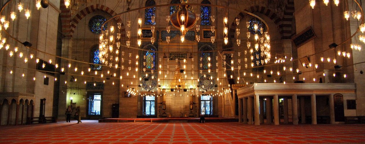 Süleymaniye_mosque_interior_Istanbul_Turkey