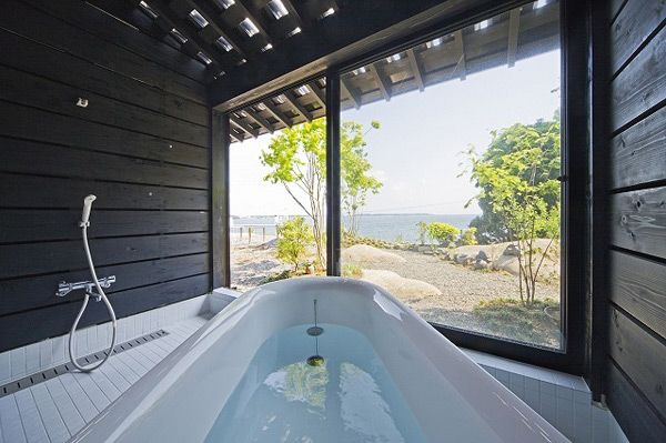 Barn-Style-Home-Design-Modern-Bathroom