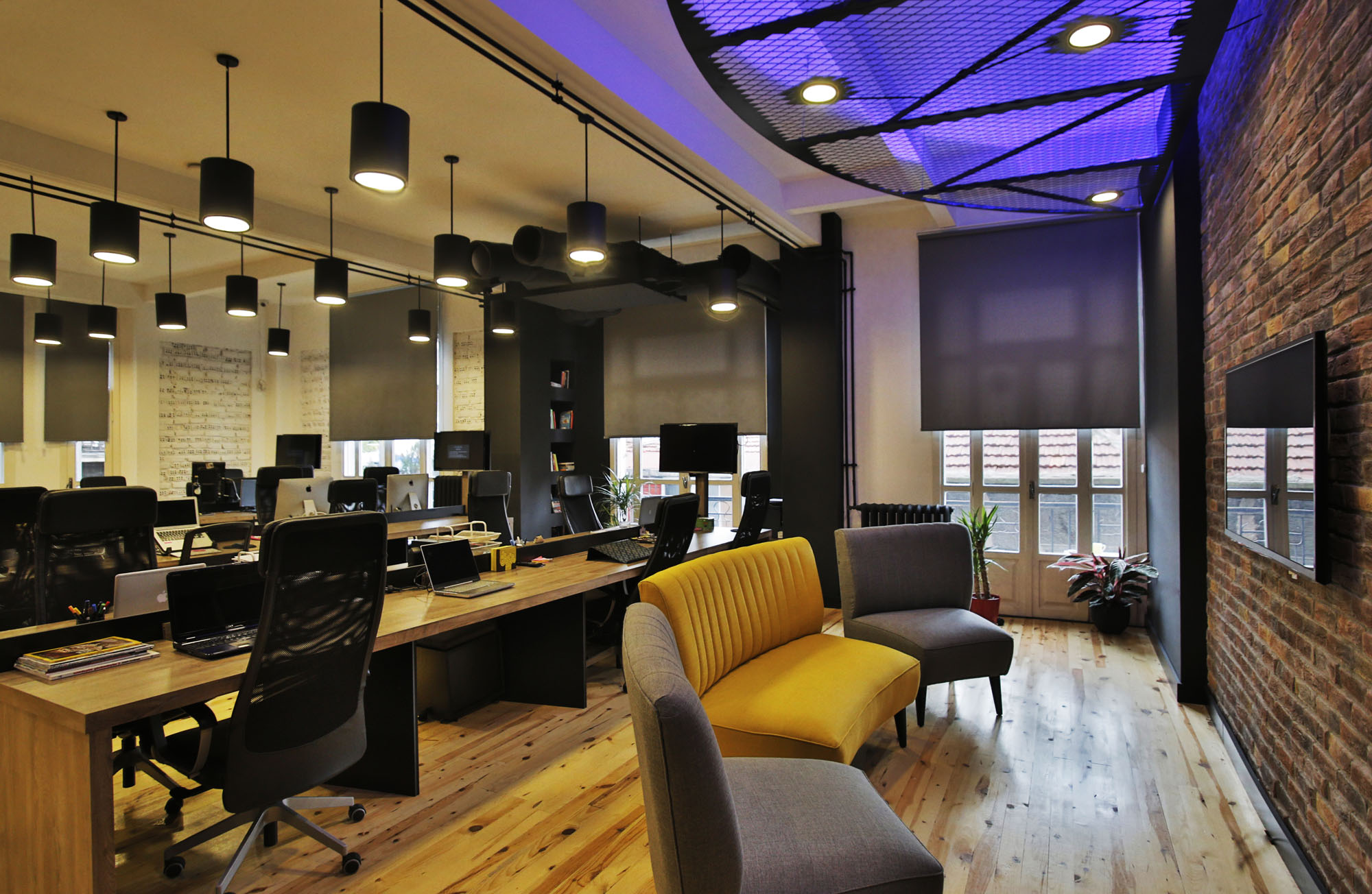 dwarf planet office 18