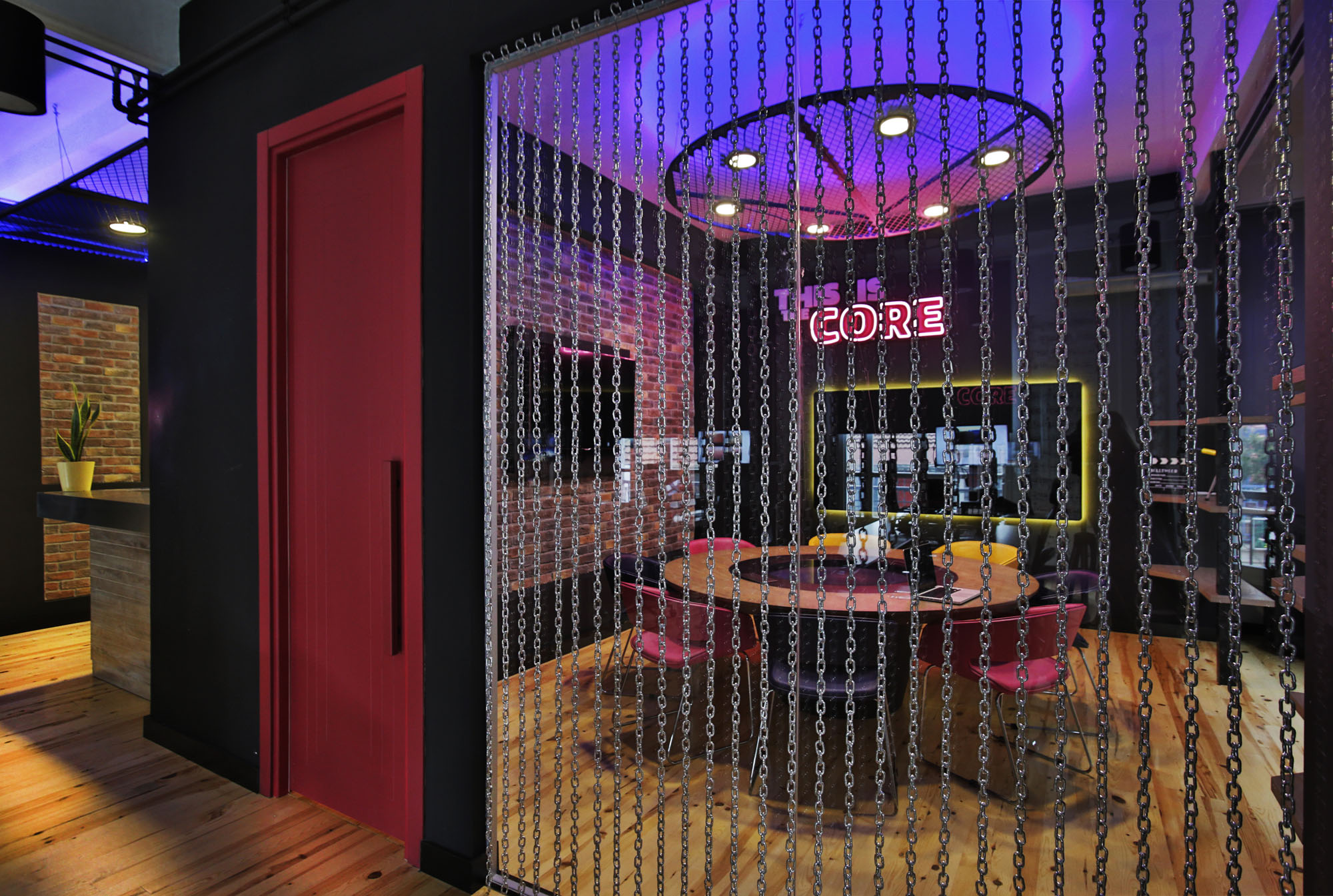 dwarf planet office 21