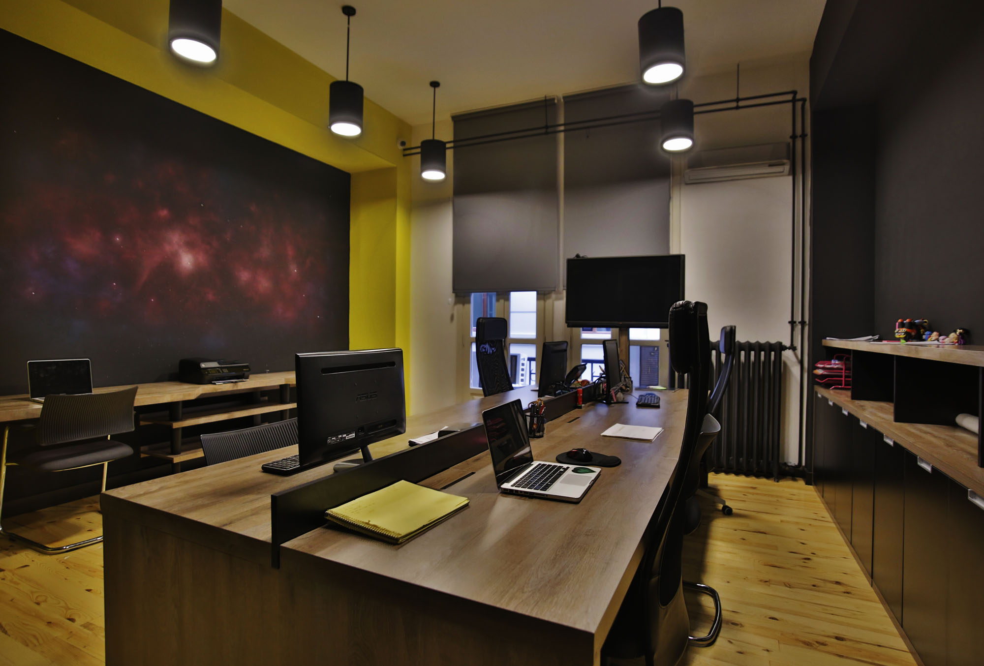 dwarf planet office 9