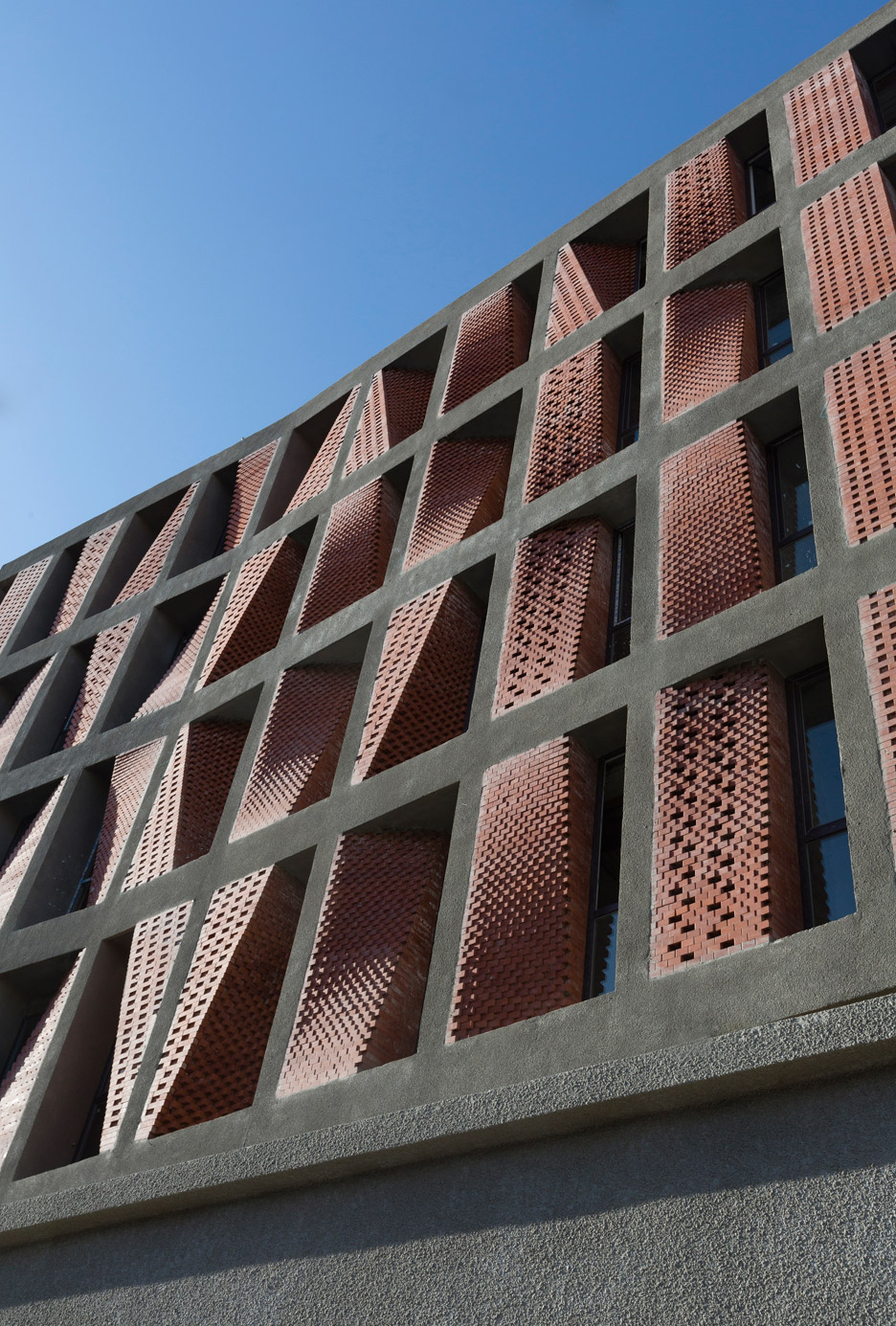 kahrizak-residential-building-caat-studio-tehran-iran-parham-taghioff_dezeen_936_1