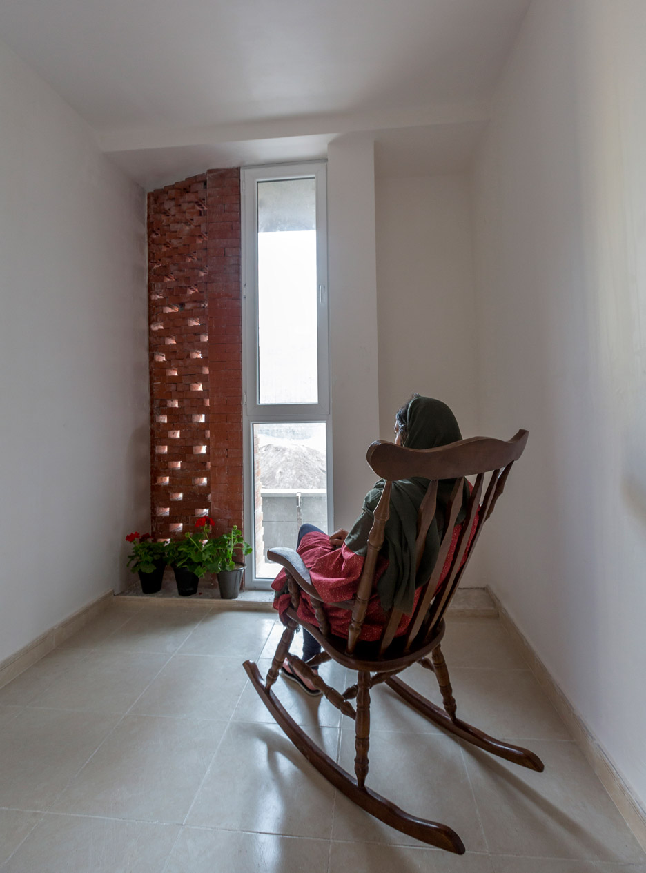 kahrizak-residential-building-caat-studio-tehran-iran-parham-taghioff_dezeen_936_11
