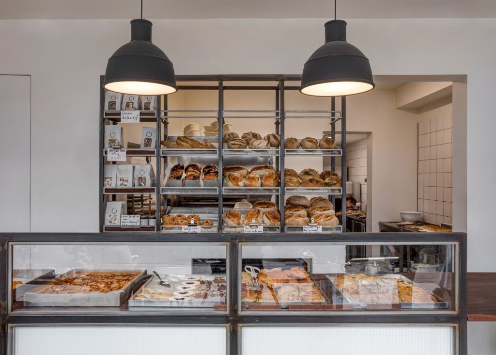 margot-bakery-lucy-tauber-london-interior_dezeen_2364_ss_6-1024x732