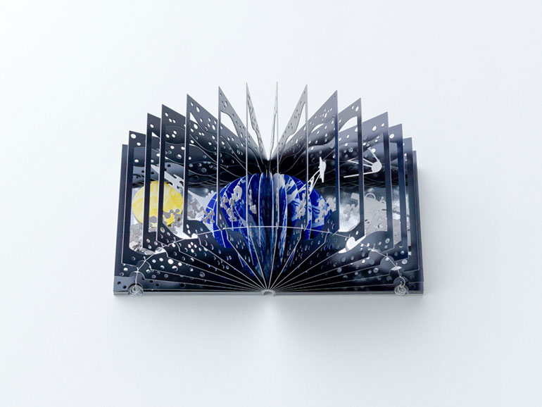 360-degree-book-earth-moon-2