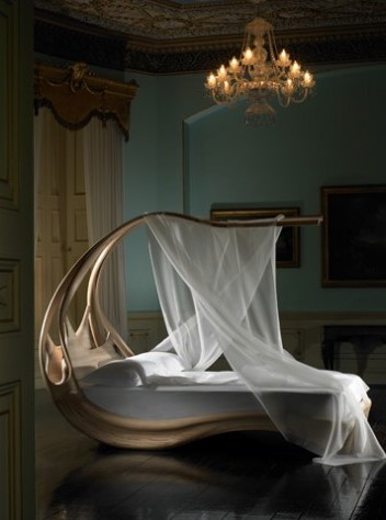 enignum_canopy_bed_image_gallery_a_840_474_90