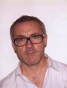 220px-damien-hirst-1